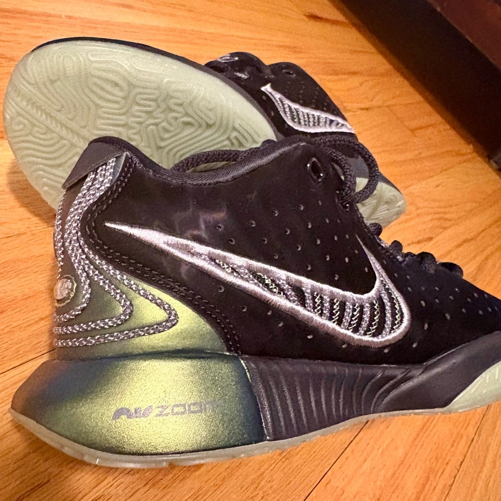 ✨ NIKE ✨ LIKE NEW LeBron XXI 21 Tahitian Air Zoom Basketball Sneakers Sz 4Y $160 - Picture 10 of 17